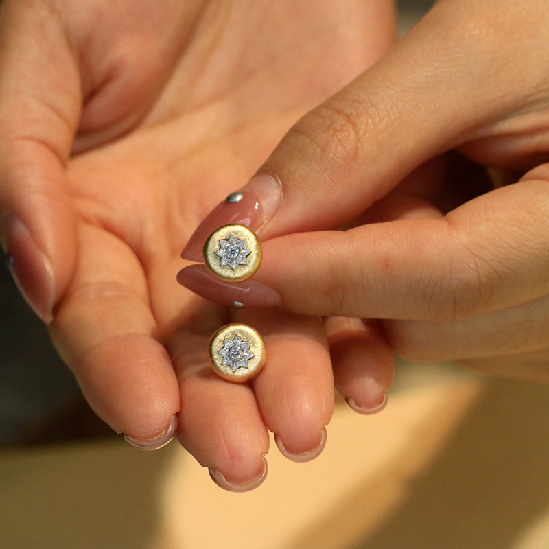 LUOWEND 100% 18K Yellow Gold E - Diamond Stud Earrings recension och pris